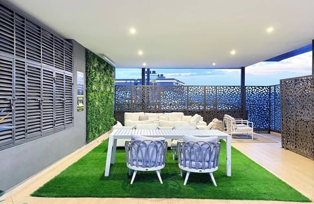 Luxury 3BR Apartment at Riverside Square, Riverside Drive