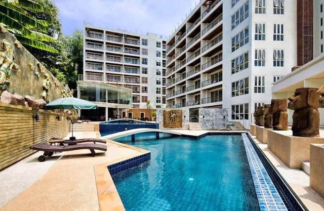 Bayshore 2 Bedroom Spacious Seaview Apartment