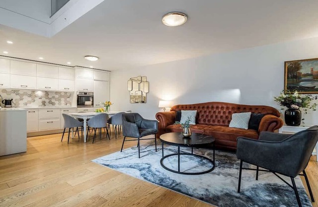 Domillion 3bdr Huge Town Hall Luxury Apt A/C D3948
