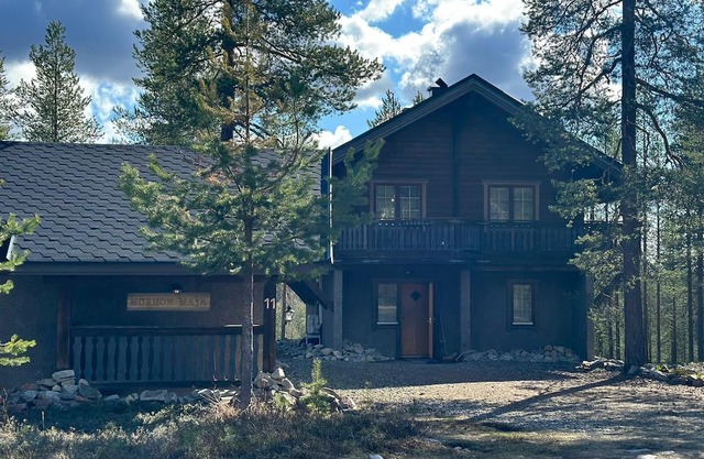 Villa Mörhön maja - A traditional Finnish log cabin right by the Pyhä Ski Resort