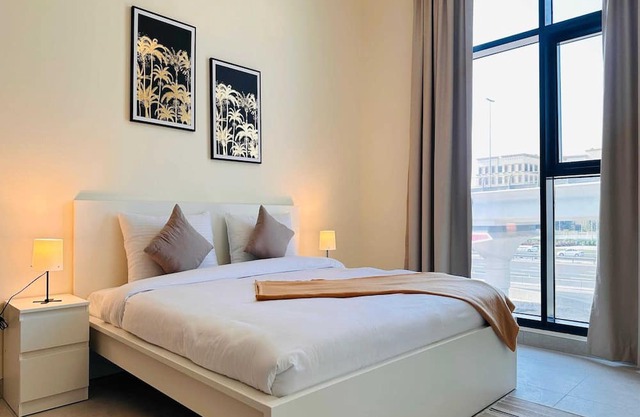 2Br Apt.| Poolside Living | Gym & Free Parking