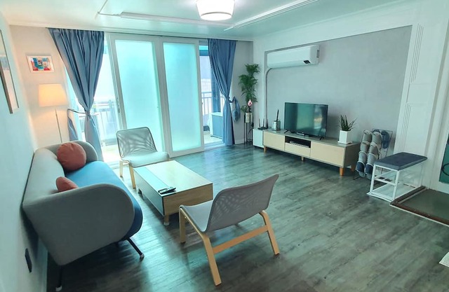 COMFY - 2 Bedrooms - Elevator/Terrace in Heart of Hongdae- 4 mins walk to subway