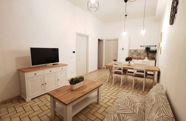 Centrally located, renovated 2 steps from the St. Rose car route
