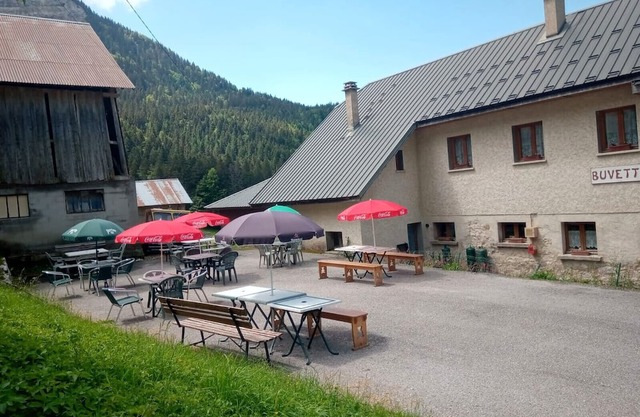 Cottage "La Ferme de l’Ours" with Mountain View, Private Terrace and Wi-Fi