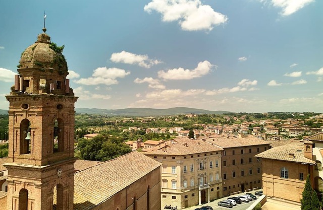 "Palazzo Incontri" penthouse historic center Siena