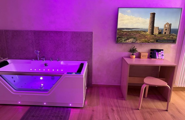 Romantic Jacuzzi Suite - SuiteHeart Turin - Inalpi Centre