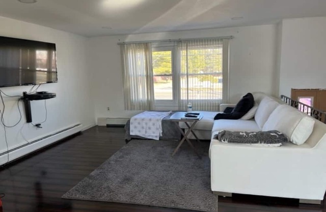 Renting out main section 3BRs and 2BAs near beach