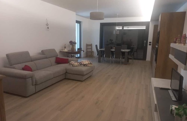 Apartment 'Laris' with Mountain View, Balcony and Wi-Fi