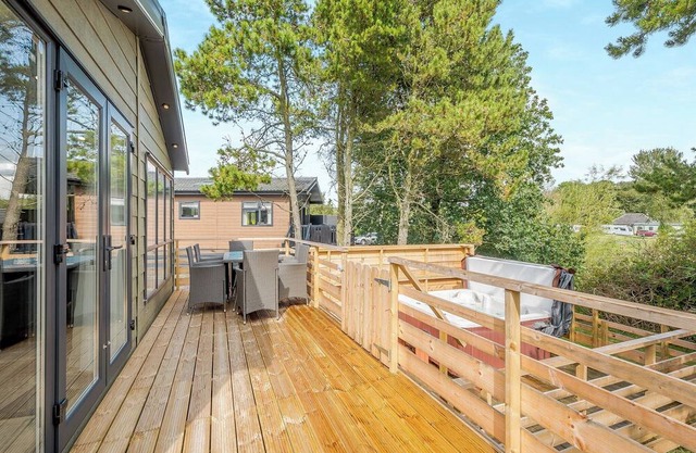 Hot Tub Lodge 3 Pet Friendly
