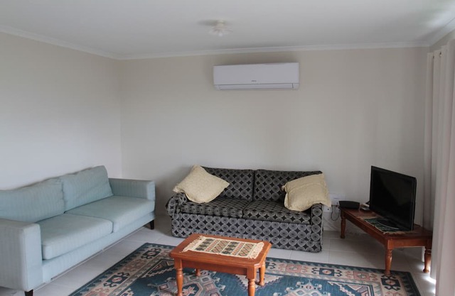 Comfortable Two Bedroom House in Historic Malmsbury