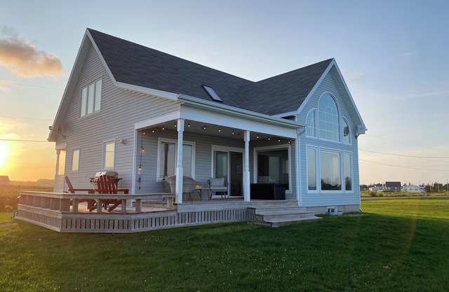 Beautiful Waterfront cottage in New London