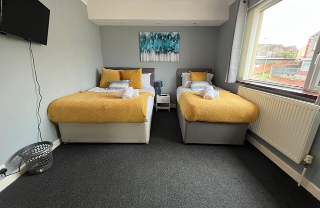 Access to the Gym, 3 Bedrooms, Close to the City