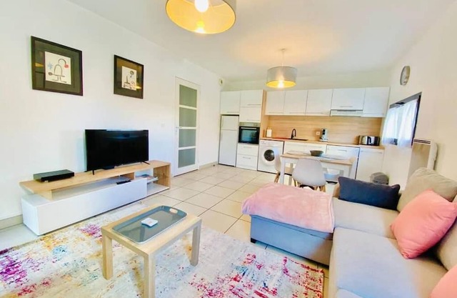 2-BEDROOM CITY CENTER APARTMENT WITH BALCONY AND ELEVATOR