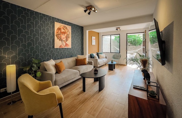 [NEW!] Renovated house in Santa Elena - near the US embassy!
