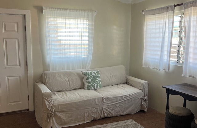Charming 1 bdr in LAIEnPrivate yard and entrance! 5 minute walk to Hukilau beach