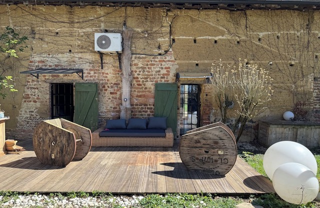 LES MAHOLIERES, Charming house with outdoor jacuzzi