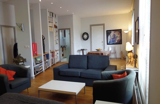Spacious and bright town house - Bx centre- between 2 streetcar stations D-.