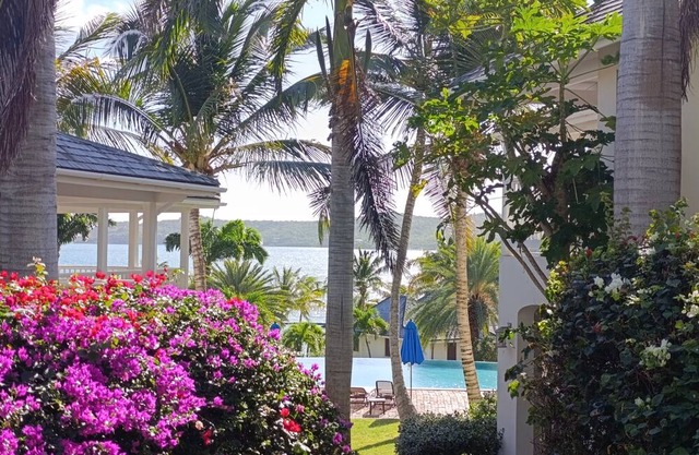 Beautiful 1-Bedroom Suite, Restaurant, Pool & Beach Access