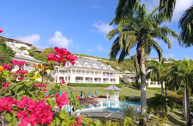 1-Bedroom Resort Suite - Bar, Pool & Beach Access