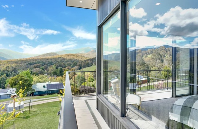 Tanderra 180 - Meaning "Resting Place" - Sleeps 12