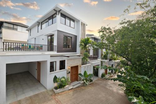 L-S01 4BHK villa with private pool