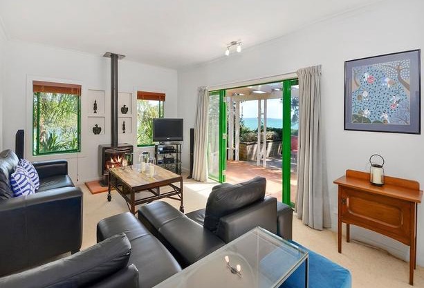 Bay Cottage - Surfdale Holiday Home
