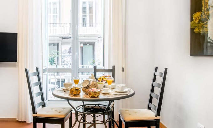 Historical Center Apartment | Casa Cirella curatissimo appartamento in un palazzo storico del centro città