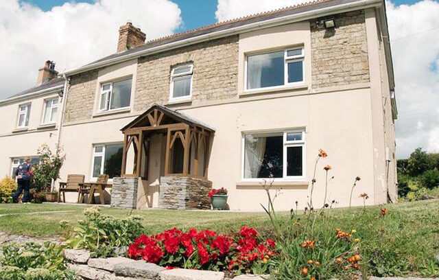 Newcastle Emlyn House | THE FARMHOUSE, family friendly in Newcastle Emlyn , Ref 958354