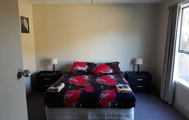 Inangahua Villa | Berlins cafe bar and accommodation