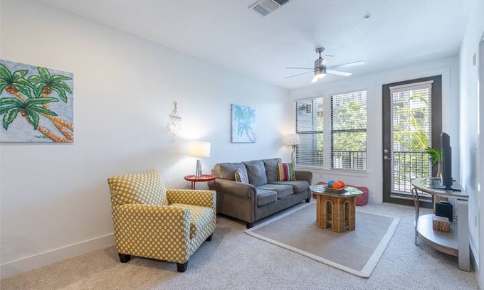 North Hyde Park Apartment | Incredible 1BR Apt in Hyde Park