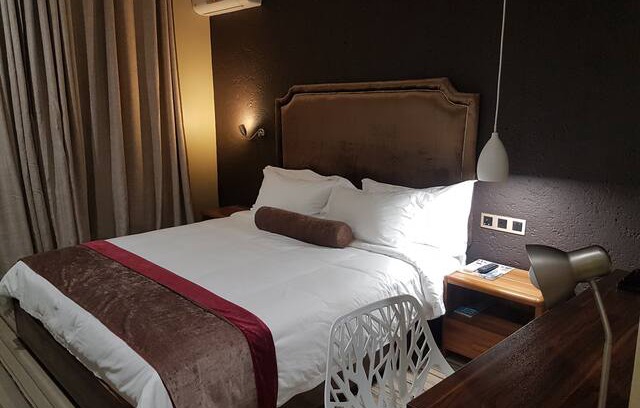Francistown Bed & Breakfast | La Signature Guest House