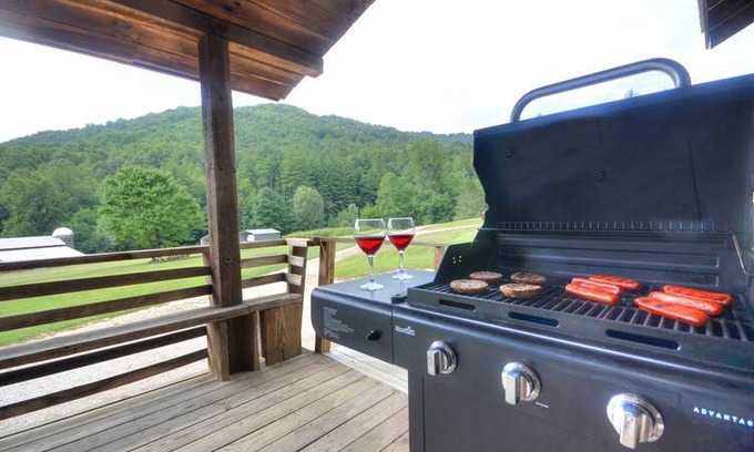 Bryson City Cabin | Smoky Mountain Retreat - Authentic Log Cabin #2
