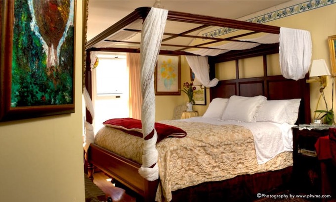 Beach Hill - Beach Flats Bed & Breakfast | Private room steps from beach, boardwalk, downtown