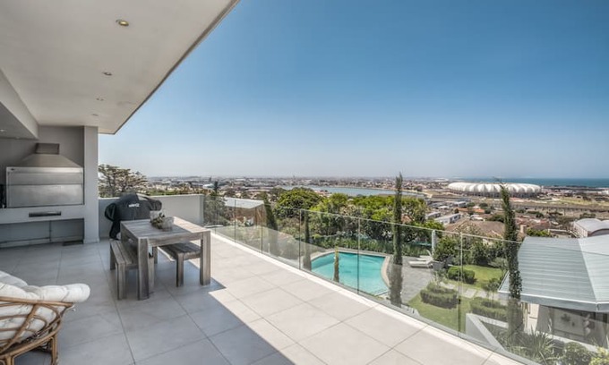 Port Elizabeth House | La Vue - Studio room
