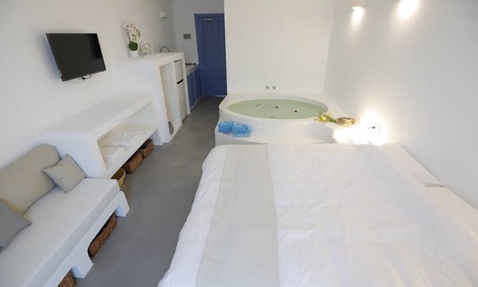Batroun Apartment | Rocca Marina Studio with Jacuzzi