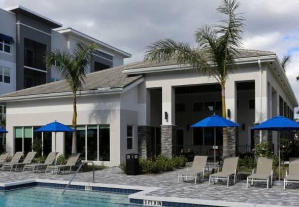 Golden Lakes Apartment | One more day in Paradise ;)