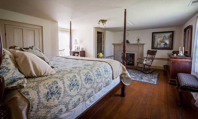 Brookneal Bed & Breakfast | South Suite at the Pruitt House Inn