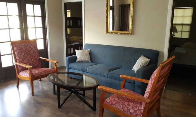 Oranjestad Hostel | Pista Q Shared Close to Airport/Restaurants/Shops