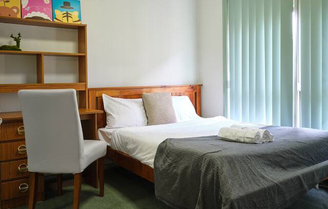 Mill Park House | King Bed Lux Room with FREE WIFI and PARKING