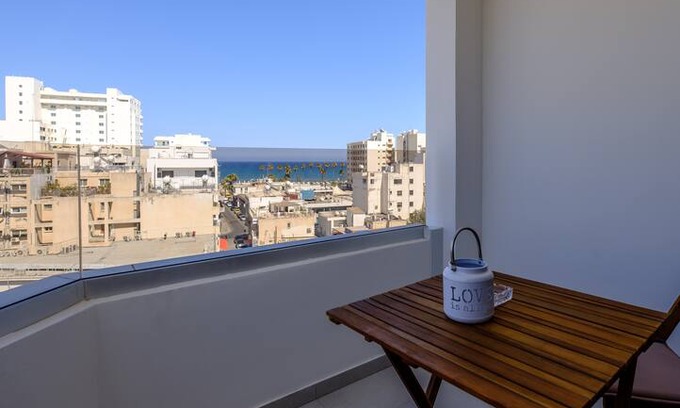 Larnaca City Centre Apartment | Lazuli City Seaview Apartment 501