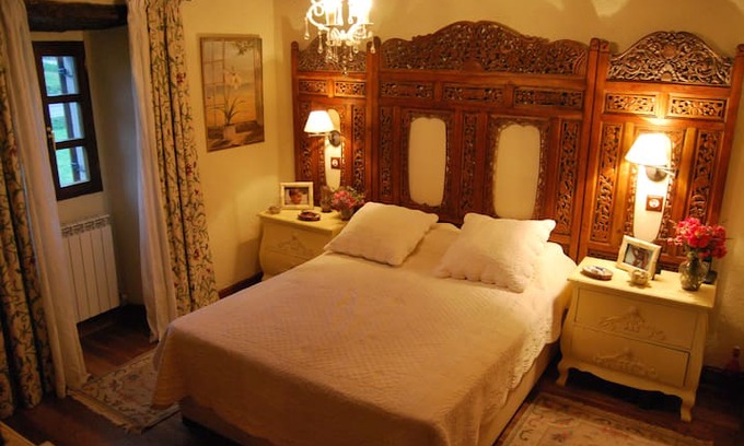 Ayala House | Casa Ayalesa. Habitación doble con baño y wifi..