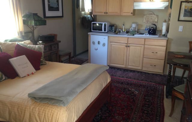 Marine Terrace Apartment | Charming Cambria studio