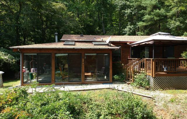 Clifford Cabin | Hummingbird Haven (Log Cabin)