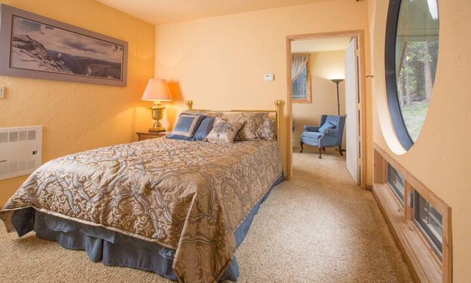 Fish Camp Bed & Breakfast | Bette's Yosemite B&B "Bubble" Suite