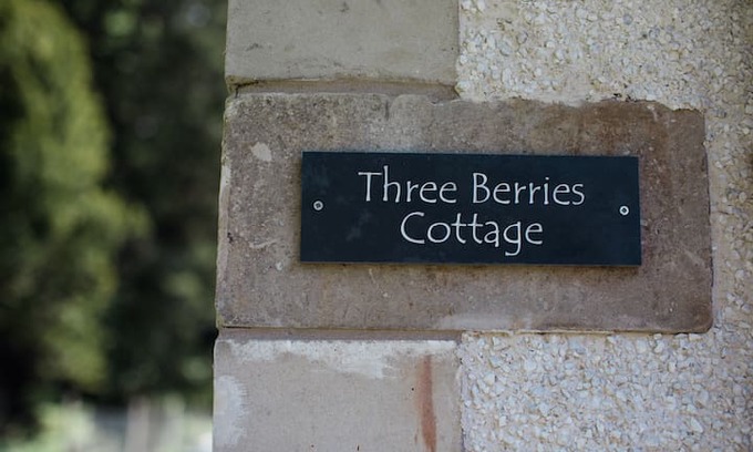 Fintry Cabin | Three Berries Cottage