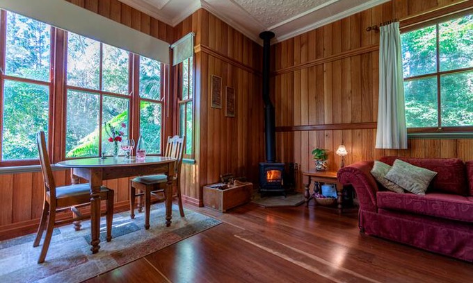 Mount Glorious House | Luxury Mount Glorious rainforest studio