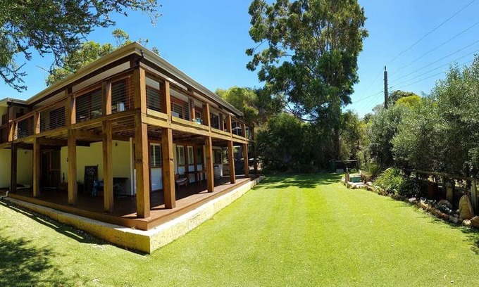 Eagle Bay House | Eagle Bay Holiday Home very close to beach
