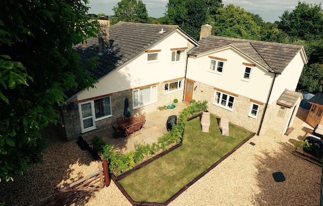 Bampton House | Cedar Lodge In Alvescot