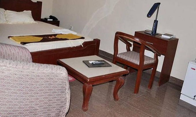 Igando House | Keviz Hotel - Golden Room
