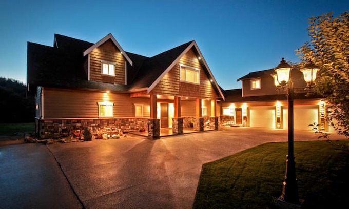 Winfield House | Apple Acres B&B Carriage House